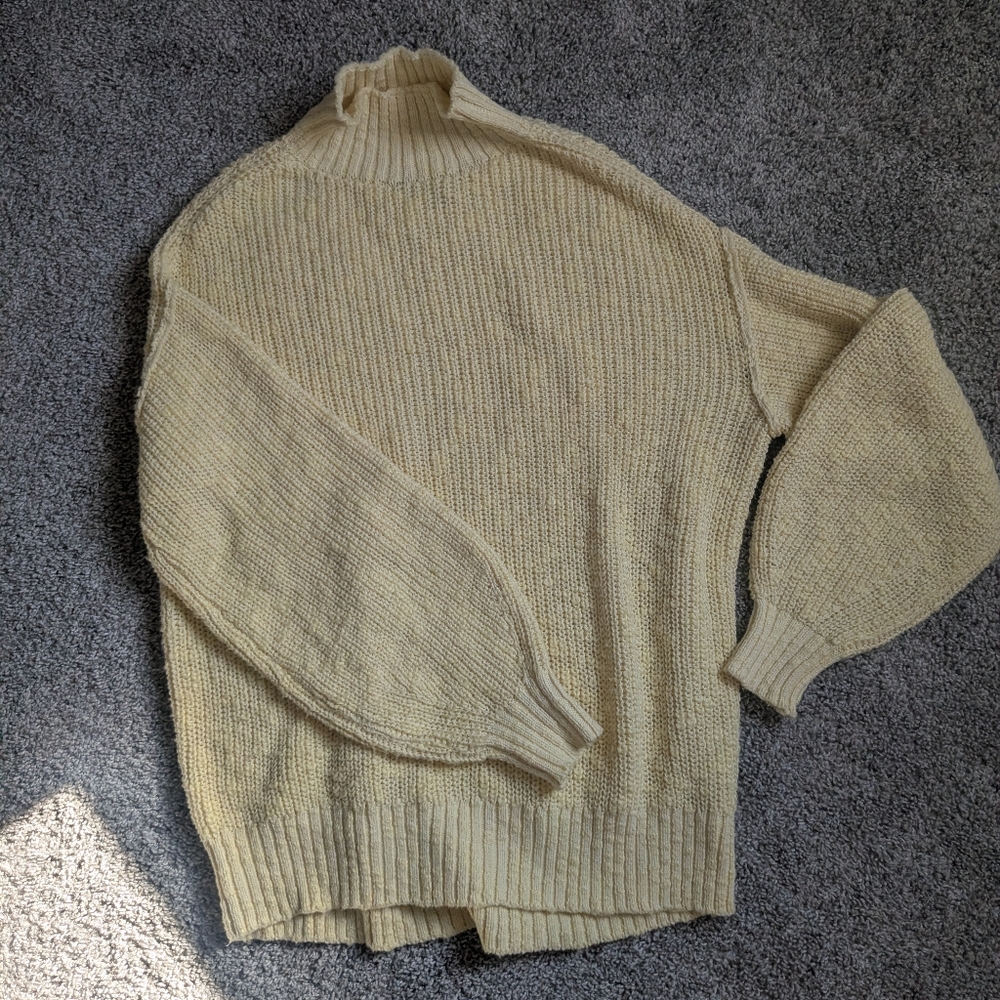 NWT Aerie Mockneck Sweater Pale Yellow